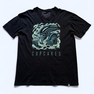 Cupcakes Black Alien Movie Graphic T-Shirt XL